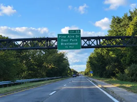 Exit S3 sign for Pine Aire Drive on the Sagtikos Parkway